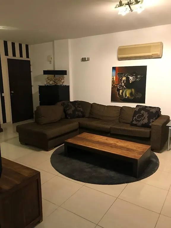 Designers Apt Daire Larnaca 0*,